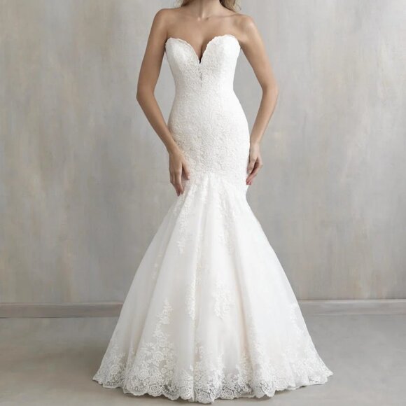 Mermaid Lace White Wedding Dress, Plunging Vneck, Fitted Bum Sexy Fit & Flare - Picture 1 of 5